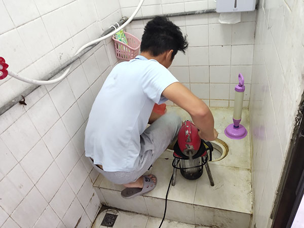 惠山肥皂掉到马桶里把马桶堵住了怎么办？马桶堵住了怎么办